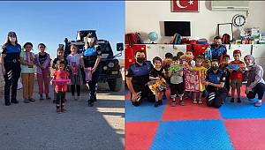 Şırnak Polisi çocuklarla bir araya gelip çeşitli hediyeler takdim etti