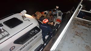 ŞİŞME BOT İÇERİSİNDE 60 GÖÇMEN KAÇAĞI YAKALANDI