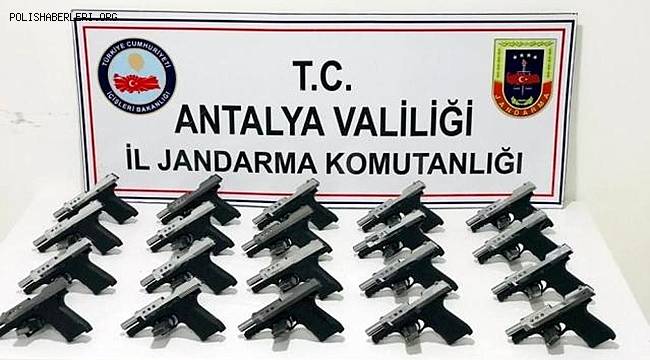 Teslim edeceği silahlarla parkta yakalanan kadın kurye neye uğradığını şaşırdı