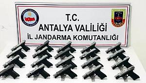 Teslim edeceği silahlarla parkta yakalanan kadın kurye neye uğradığını şaşırdı