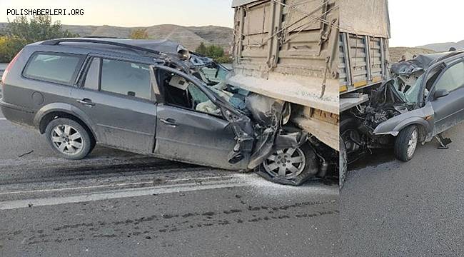 Ankara'da otomobil, TIR'a çarptı 1 kişi yaşamını yitirdi