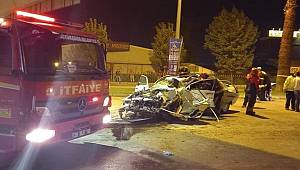 Denizli'de otomobilin köprü ayağına çarpması sonucu 3 kişi öldü