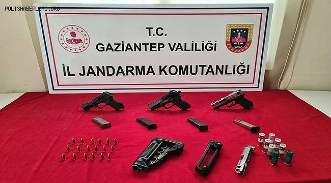 Gaziantep'te bir evde yapılan aramada ruhsatsız 3 tabanca ele geçirildi