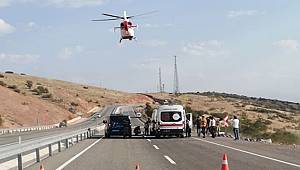 Malatya'da trafik kazasında kolu kopan sürücü yola inen helikopter ambulansla hastaneye götürüldü