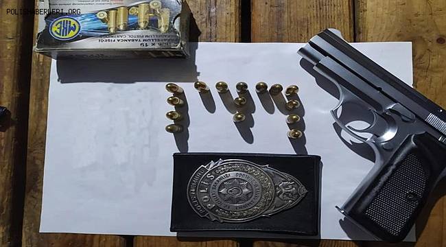 Manisa'da durdurulan otomobilde polis rozeti ve silah ele geçirildi
