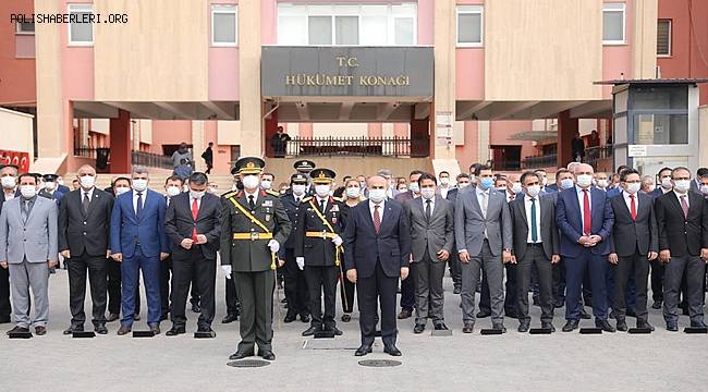 Mardin’de 29 Ekim Cumhuriyet Bayramı Coşkusu Çelenk Sunma Töreniyle Başladı
