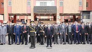 Mardin’de 29 Ekim Cumhuriyet Bayramı Coşkusu Çelenk Sunma Töreniyle Başladı