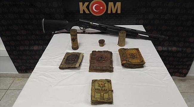 Mardin'de altın işlemeli bin yıllık 5 Tevrat ele geçirildi