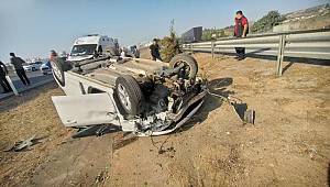 Mersin'de devrilen otomobilin sürücüsü yaralandı