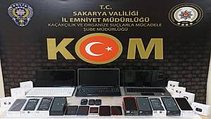 Sakarya ve Mardin'de kaçak cep telefonları ve boa yılanı ele geçirildi
