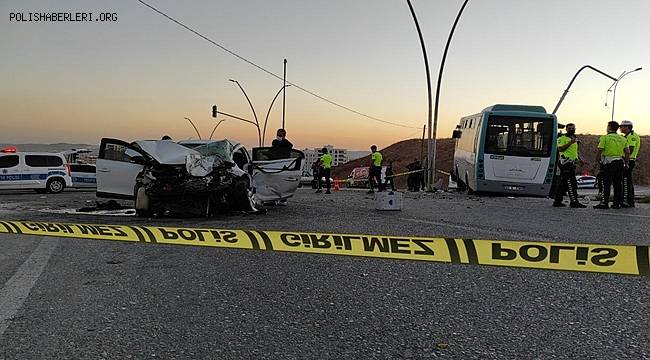 Şanlıurfa'da halk otobüsü ile otomobilin çarpışması sonucu 11 kişi yaralandı