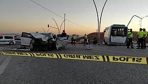 Şanlıurfa'da halk otobüsü ile otomobilin çarpışması sonucu 11 kişi yaralandı