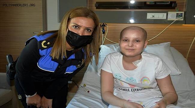 Adana'da polisler lösemi tedavisi gören çocukları ziyaret etti