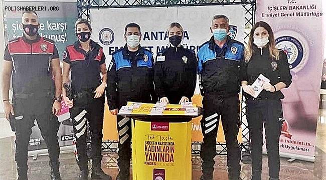 Antalya'da Polisler AVM’de Stant Açarak KADES Uygulamasını Tanıttı 