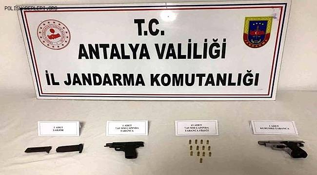 Antalya'da yol kontrol noktasında durdurulan araçtan ateşli silah çıktı