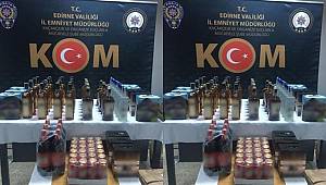 Edirne’de durdurulan otomobilde 82 şişe kaçak içki ele geçirildi 