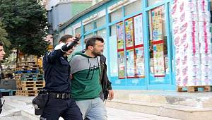 Gaziantep'te ailesini silahla rehin alan kişiyi evin balkonuna itfaiye merdiveniyle çıkan polis ikna etti