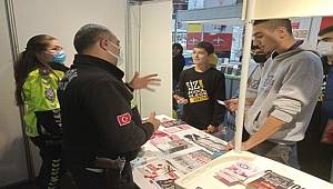 Mersin polisi, kitap fuarında vatandaşları bilgilendirdi