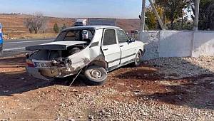 Şanlıurfa'da iki otomobilin çarpışması sonucu sürücüler yaralandı