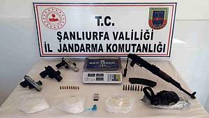 Şanlıurfa'da toprağa gömülü uyuşturucu ve silah ele geçirildi 