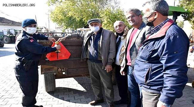 Torbalı'da jandarma traktör sürücülerine eğitim verdi