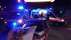 Adana'da otomobil ile minibüsün çarpıştığı kazada 3 kişi yaralandı 