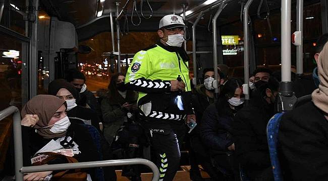 Aksaray’da halk otobüsleri denetlenirken, pandemi uyarısı yapılıyor 