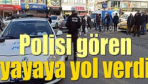 Düzce'de Polisi Gören Yayaya Yol Verdi 