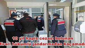 İzmir’de 10 yıl hapis cezası bulunan firari hükümlü jandarmadan kaçamadı