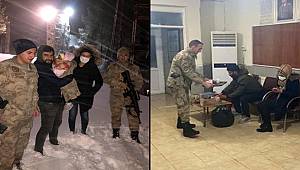 Mardin'de jandarma vatandaşların yanında