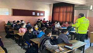 Mersin'de öğretmen ve öğrencilere trafik eğitimi