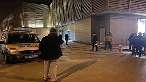 Sakarya'da AVM önünde silahlı kavga 2 yaralı