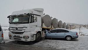 Aksaray'da tır ile otomobilin çarpıştığı kazada 2 kişi yaralandı