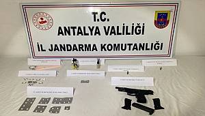Antalya'da yolcu otobüsünde kuru sıkı tabanca ele geçirildi