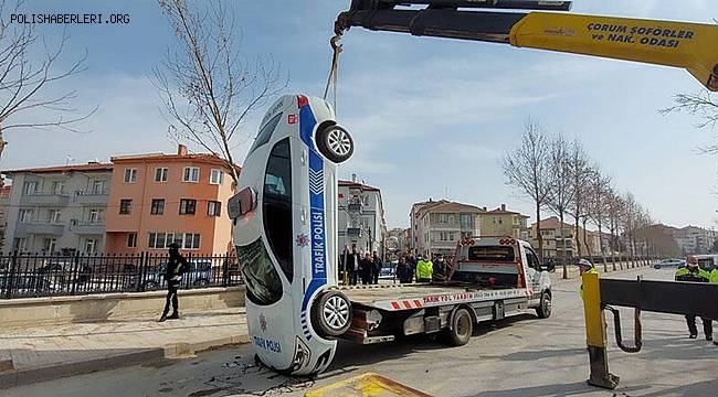 Çorum’da ekip aracı ters döndü, polisler yara almadan kurtuldu 