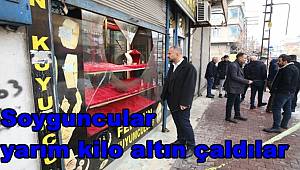 Gaziantep'te kuyumcunun camını kırıp yarım kilo altın çaldılar