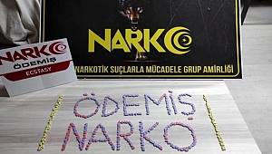 İzmir'de kıskıvrak yakalanan uyuşturucu tacirleri tutuklandı 