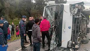 Muğla'da öğrencilerin bulunduğu minibüs kaza yaptı 12 yaralı