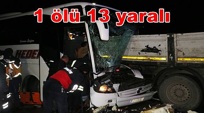 Sivas'ta yolcu otobüsü tırın dorsesine saplandı 1 ölü, 13 yaralı 