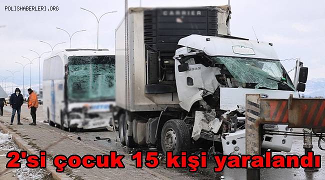 Yolcu otobüsü, tır ve kamyonun karıştığı kazada 15 kişi yaralandı