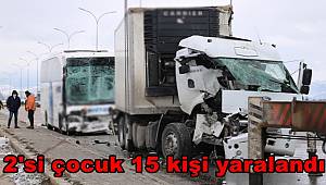 Yolcu otobüsü, tır ve kamyonun karıştığı kazada 15 kişi yaralandı