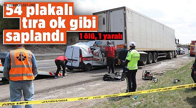 Bolu'da hafif ticari araç tıra ok gibi saplandı 1 kişi öldü