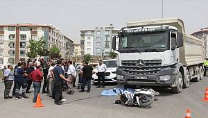Hatay’da kamyonun altında kalan motosikletin sürücüsü hayatını kaybetti