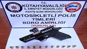 Kütahya’da bir şahsın üzerinde ruhsatsız tabanca ele geçirildi 