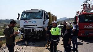Mersin'de kamyonun iki midibüse çarpması sonucu 5 kişi yaralandı 