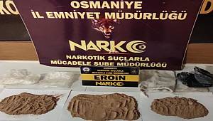 Osmaniye'de araçlarında eroin bulunan 2 şüpheli tutuklandı
