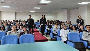 Erzincan’da öğrencilere suçtan korunma yöntemleri anlatılıyor 