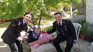 Kırklareli’nde jandarma ekipleri şehit annelerini unutmadı