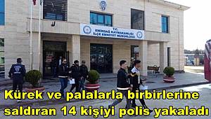 Kürek ve palalarla birbirlerine saldıran 14 kişiyi polis yakaladı