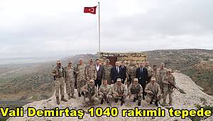 Mardin Valisi Demirtaş 1040 rakımlı tepede güvenlik korucuları ile bir araya geldi